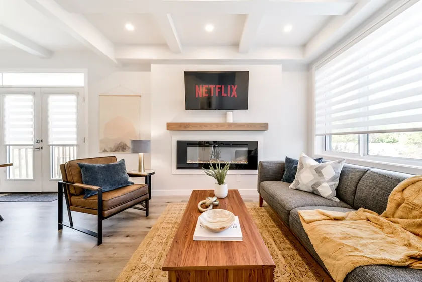 Modern Nordic Escape, 3BR Near WEM & DT, AirCon & Fireplace, Wifi, Sleeps 6! - Image 1