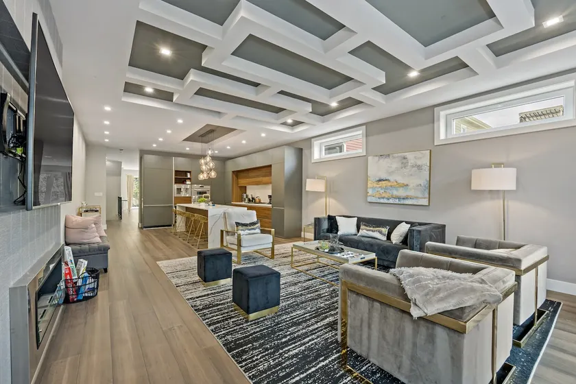Spacious 4 Bedroom Condo - Image 1