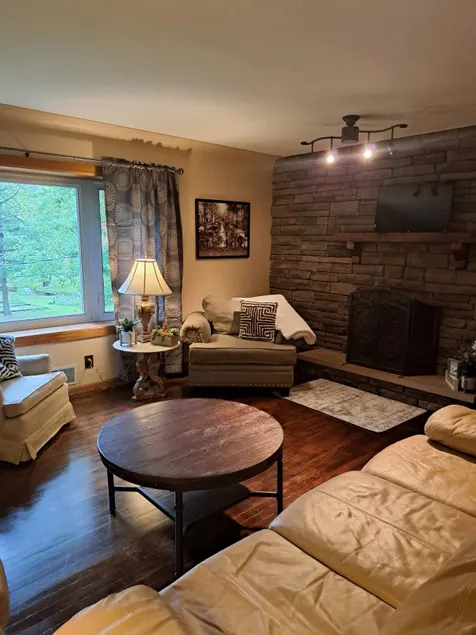 Cozy 5 bedroom home in Holly MI - Image 1