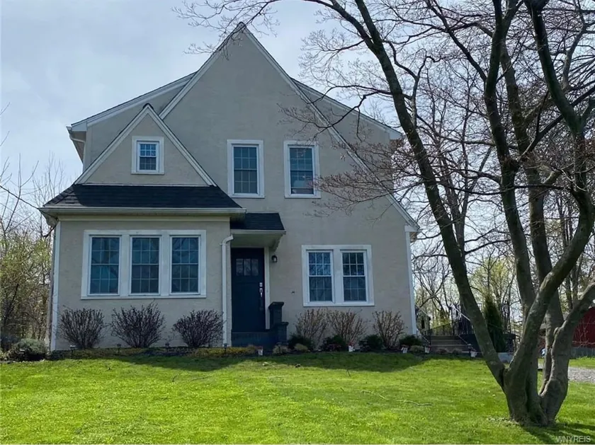 Charming Home across from Lake Erie - Image 1