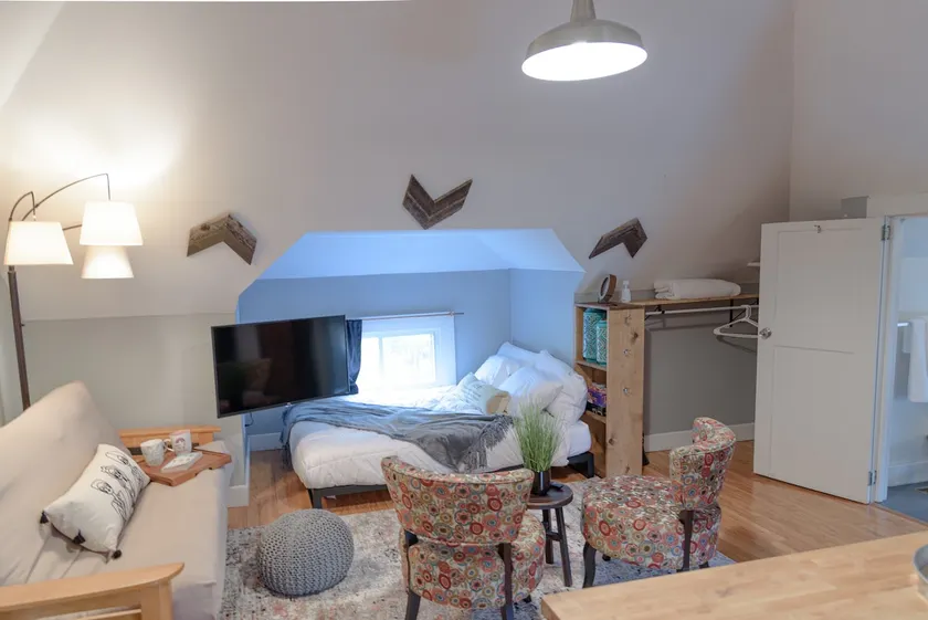 Cute & Cozy North End Studio - Image 1