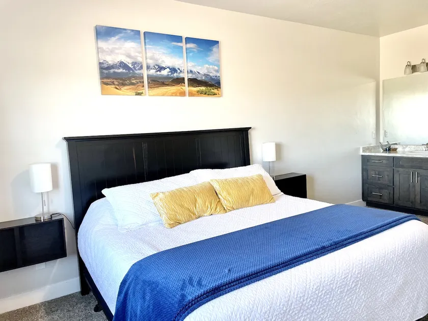 Cozy Condo in Uptown Logan * Sleeps 10 ! - Image 1