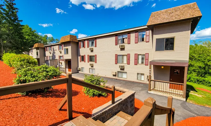 3 Bedroom Laconia Condo - Fantastic Location! - Image 1