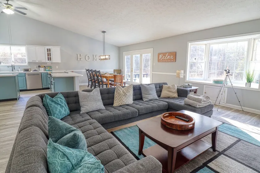 Spacious Mountain Escape, Family -Ski & Trails Fun - Image 1