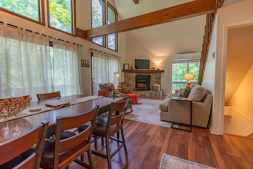 Sleeps 11, Hot Tub, Winery, Pool, River, Hike, Ski - Image 1
