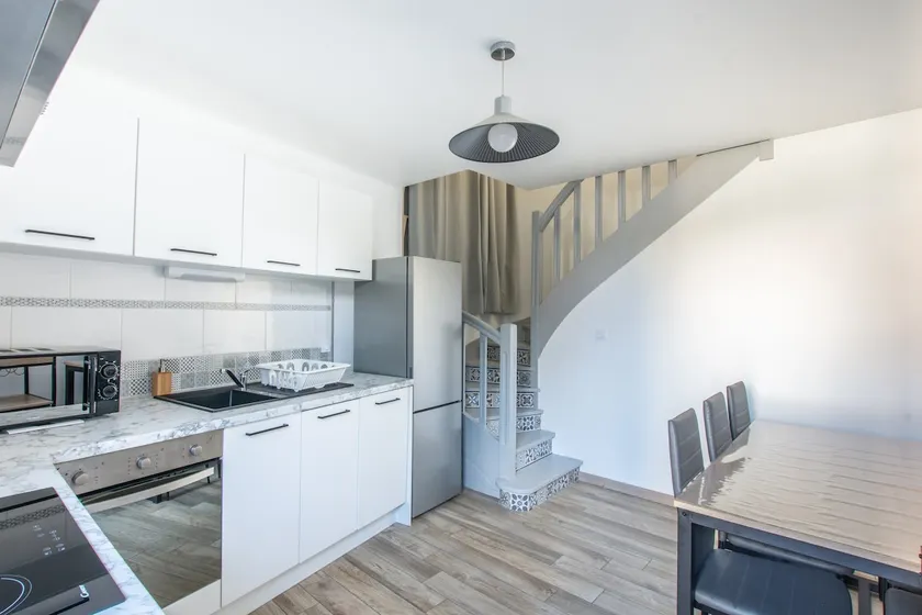 Apartment in the city center of Vallet - Image 1