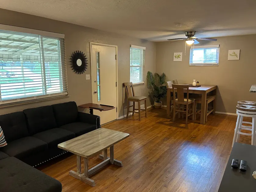 3 Bedroom Pittsburgh Neighbor - Pets - Image 1