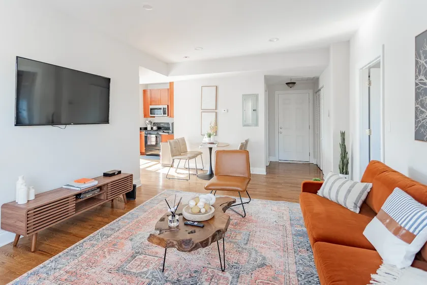 Comfy and Chic Escape 2BR | 2BA in Little India - Image 1