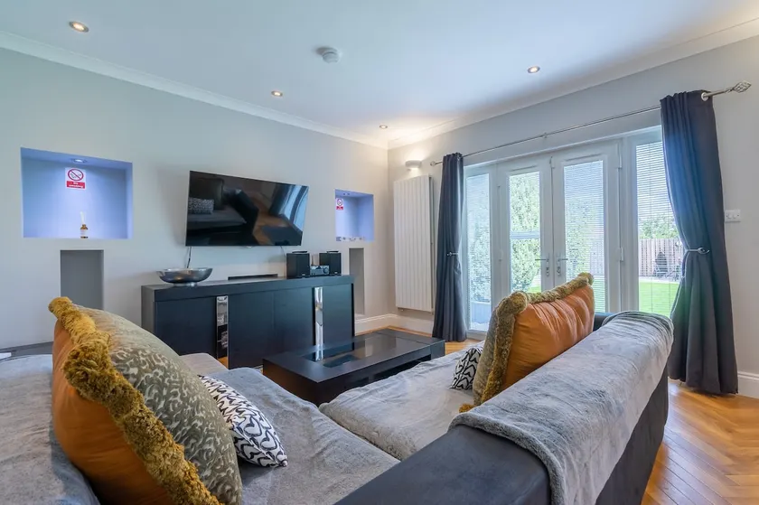 Craigey Beach Home - Image 1