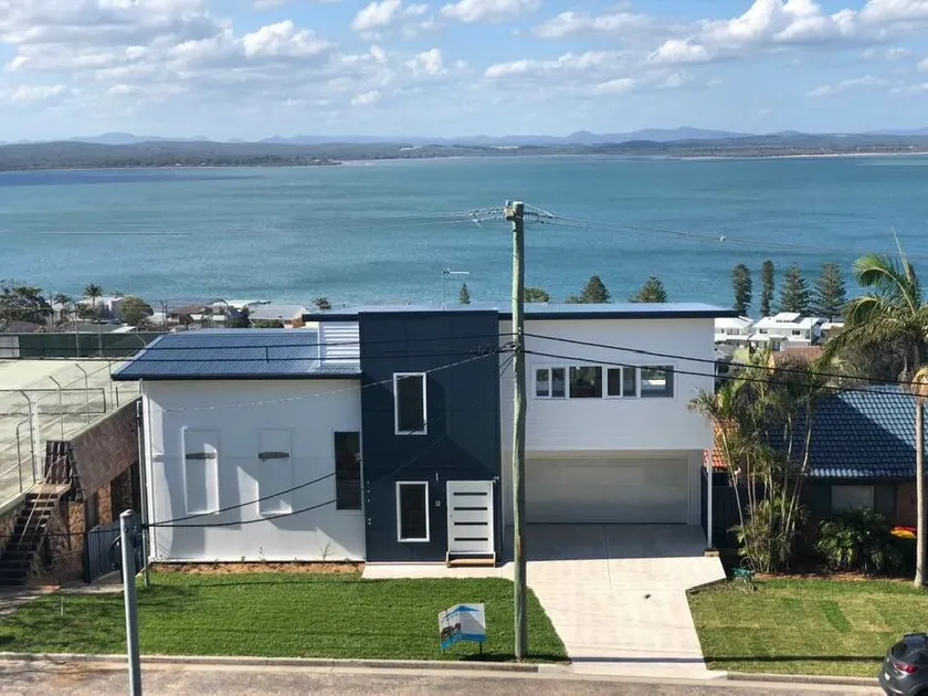 Spectacular water views & entertaining spaces - Image 1