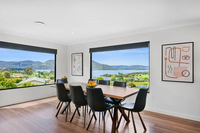Spacious, modern, bright & fresh home + waterviews - Image 1