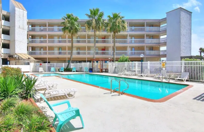Lovely, beach view condo - Image 1