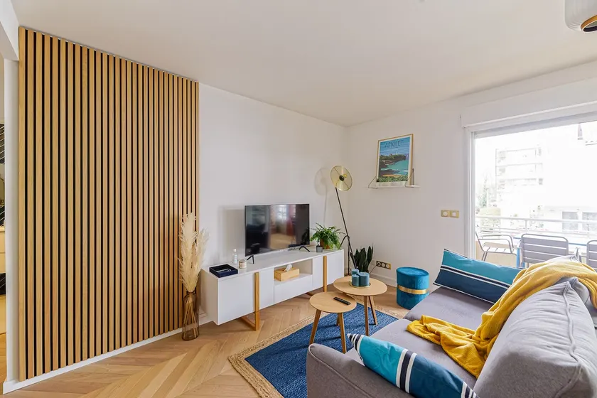 # Appt Standing - Clean Cosy - Terrace Parking # - Image 1