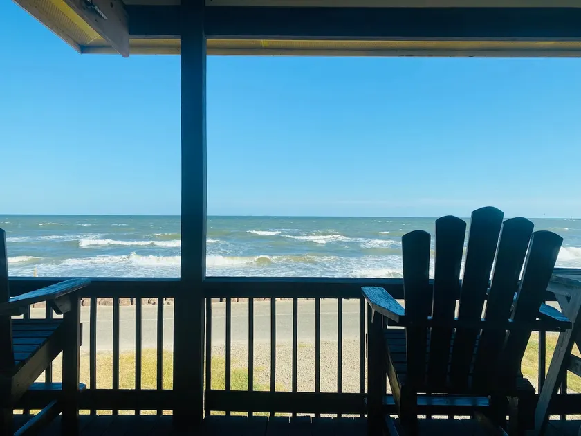 Beach House with Ocean view and King bed - Image 1