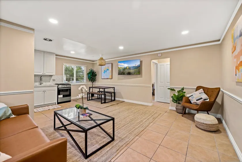 Newly Renovated One Bedroom Apartment in Funk Zone - Image 1