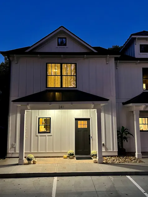 Charming Gainesville Townhome 2 - Image 1