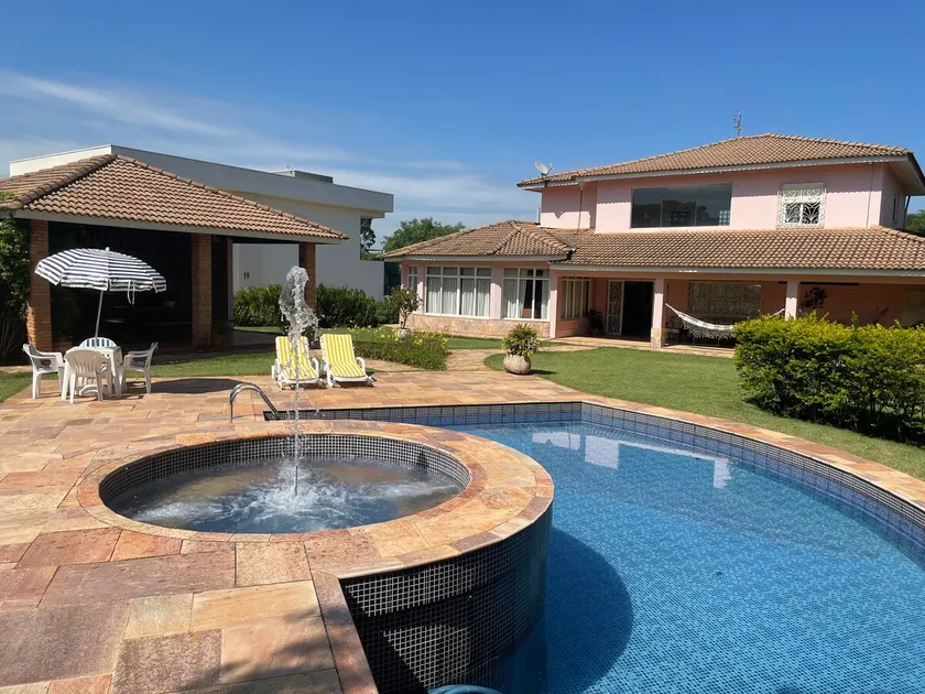High-end house in City Castelo Itu condominium - Image 1