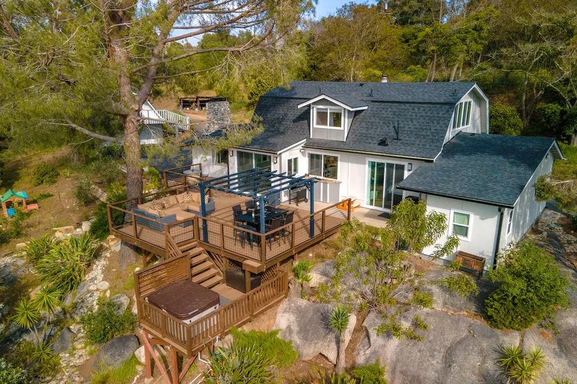 Serene Private Home, Sunset View+Hot Tub+EV Charge - Image 1