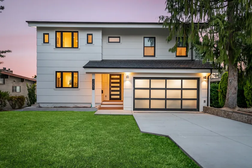 New Seattle Luxe Home with Stunning Ocean Views! - Image 1