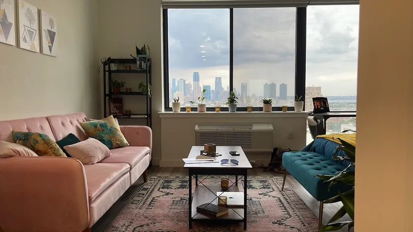 Wake up to the NYC skyline. - Image 1