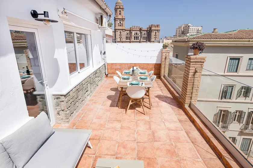 Homey Apt- Penthouse with Cathedral View - Image 1
