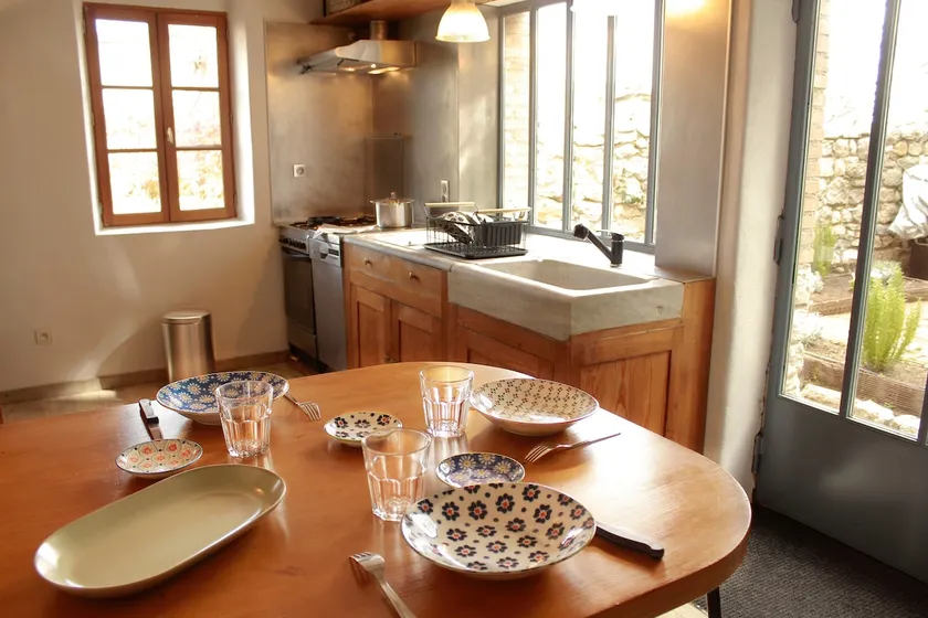 At Lola's, a small house with private garden - Image 1