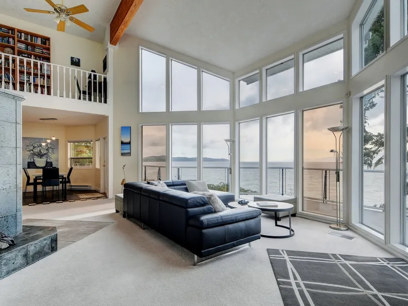 Unforgettable Oceanfront House on Vancouver Island - Image 1