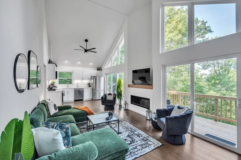 Mountain Chic Retreat w/ Lake Beach Passes! - Image 1