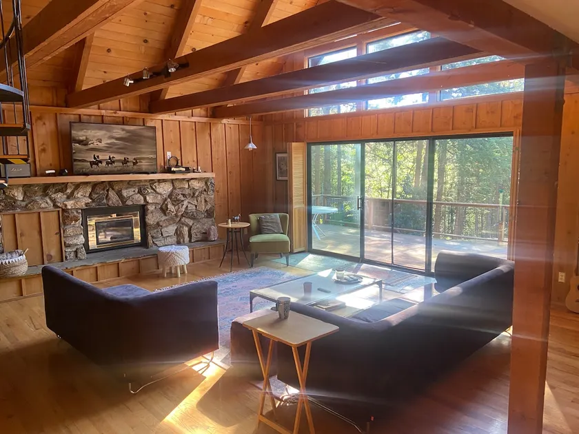 Charming Cabin tucked in the woods w/Hot Tub - Image 1