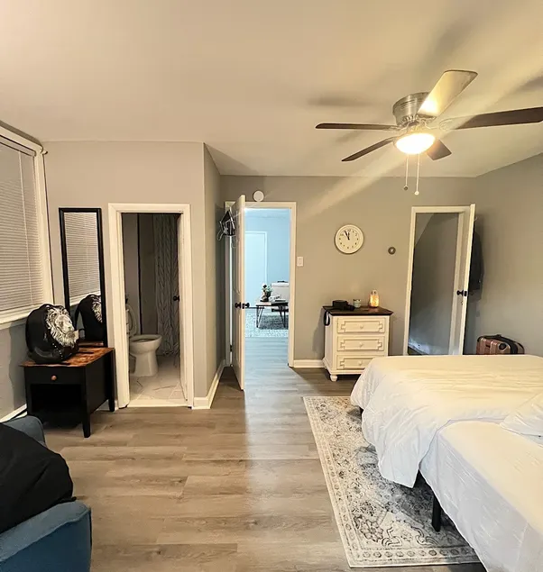 1BR with Office Space, Dedicated Parking & Laundry - Image 1