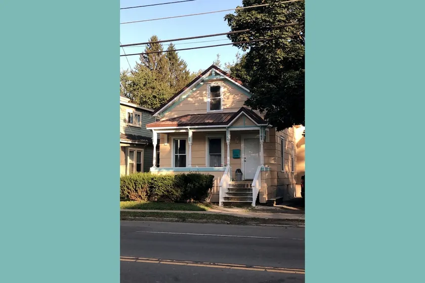 Adorable 2-bedroom home - Image 1
