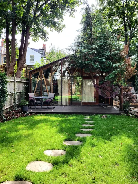 Peaceful and Stylish Cabin in central London - Image 1