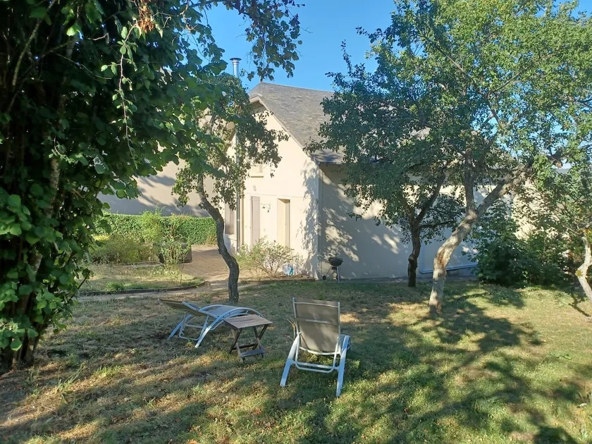 Spacious and bright home with garden - Image 1