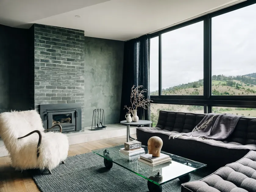 Moody Luxury Home in the Wine Region - Image 1