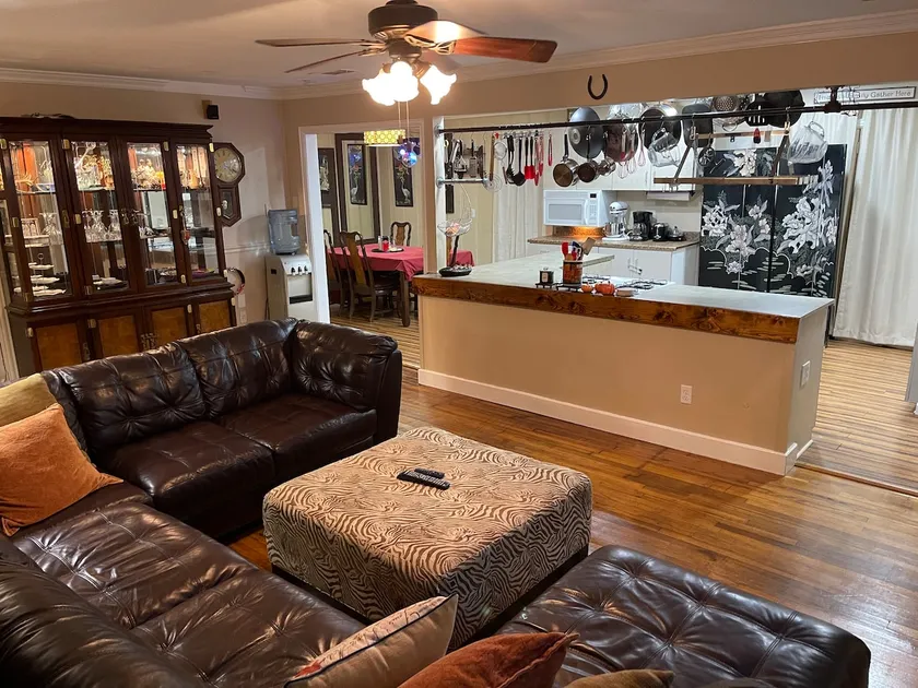 The Hollywood Bungalow - Image 1