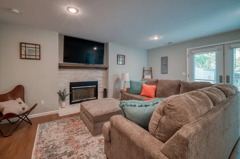~Spacious Home in Family Friendly Neighborhood~ - Image 1