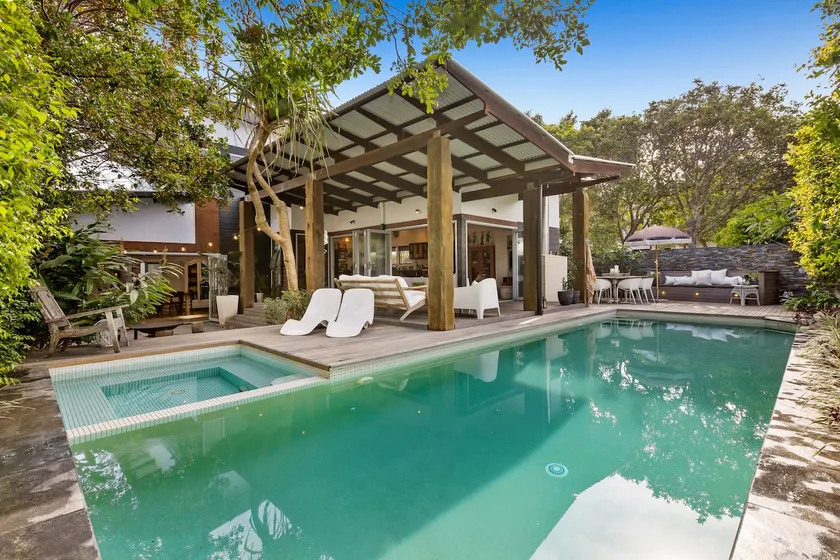 Character Beach House - Image 1