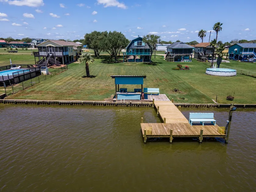 Pelican's Paradise - Creekfront w/ Pier & Hot Tub! - Image 1
