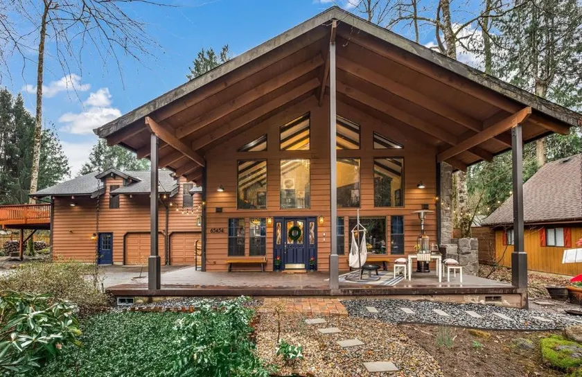 Huge Mountain Chalet - Gourmet Chefs Kitchen - Pool - One Block From Sandy River - Image 1