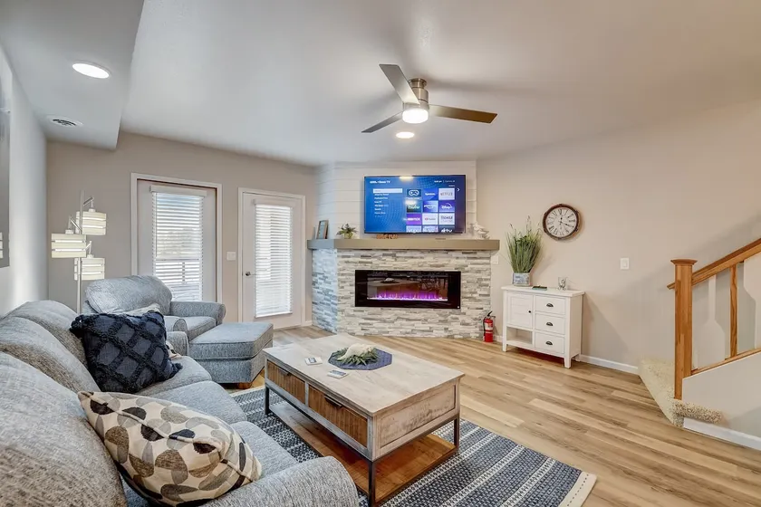 Lakefront Luxury for Families or Couples - Image 1