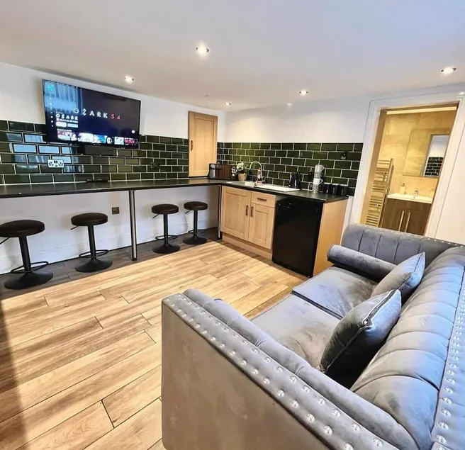 3 Bed Apartment - Sleeps 11 -Liverpool City Centre - Image 1