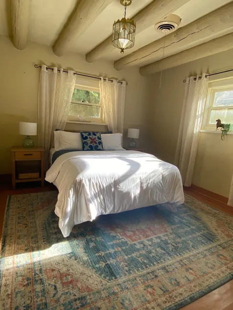 Cozy casita under an apple tree in Ranchos de Taos - Image 1