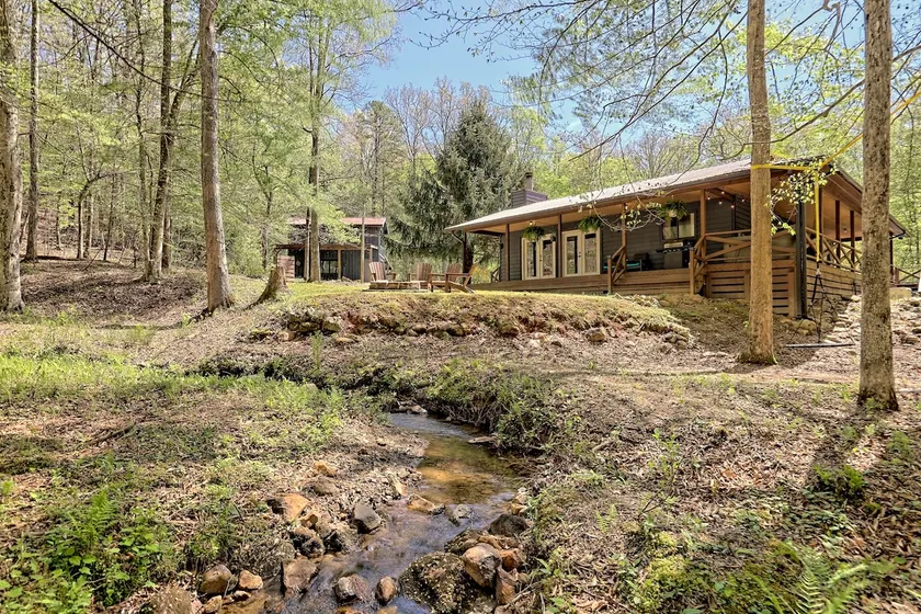 Creekside cabin w/firepit & pond-15 min to BR - Image 1