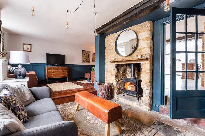 Beam House, Winchcombe, sleeps 6 + 2 - Image 1