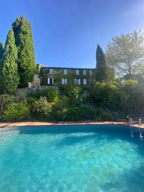 Exceptional country house with pool • 15p - Image 1