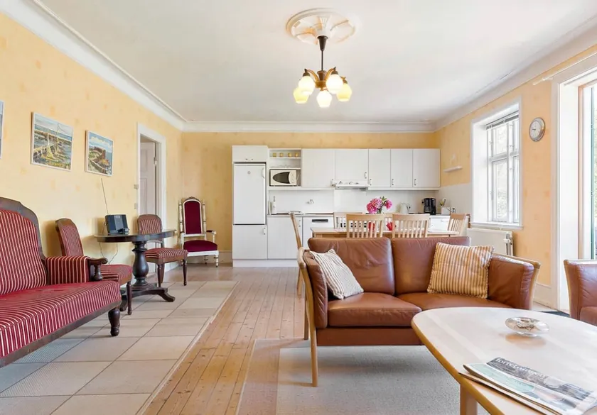 Charming, spacious, sea view guest house - Image 1