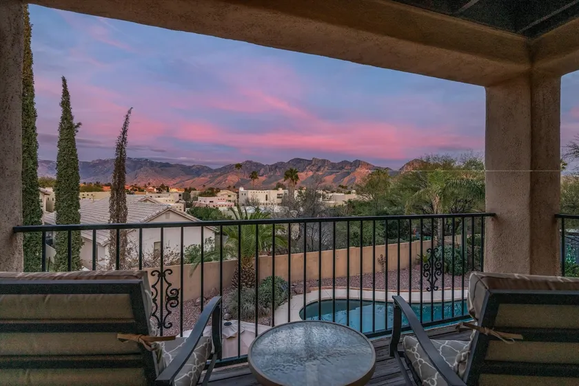 Desert Oasis: Serene Mountain Views Sparkling Pool - Image 1