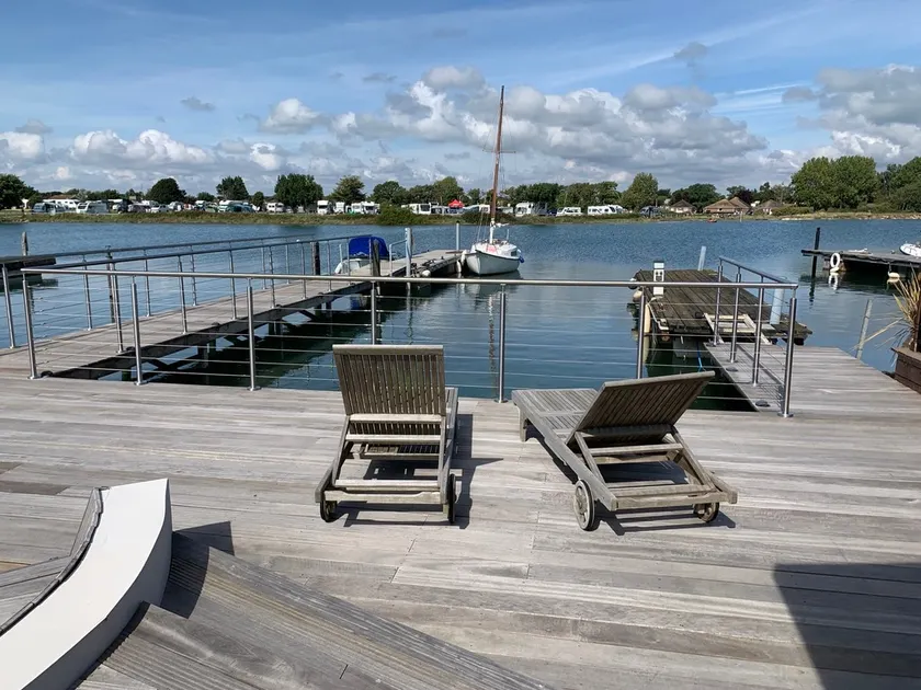 Delightful boathouse overlooking Fishery Creek. - Image 1