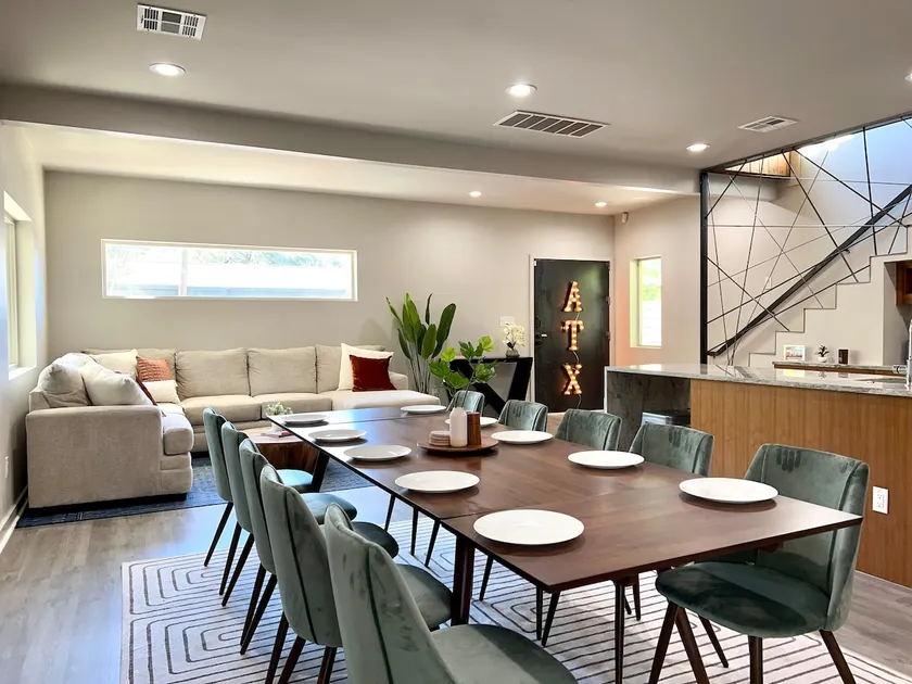Modern DT Retreat w/ Hot Tub King Bed Fast Wi-Fi - Image 1