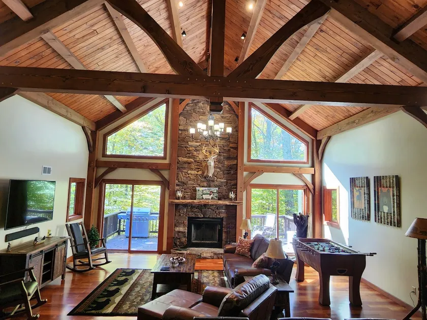 Cozy Bear Lodge - with a finished basement - Image 1